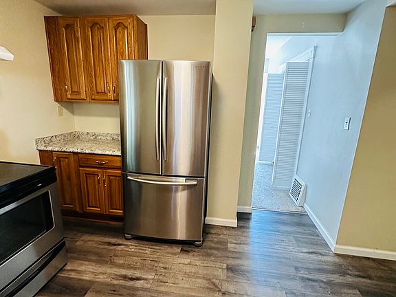 5th image of 121 Lincoln Ct #1