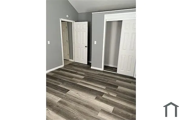 2420 La Salle Dr photo 1