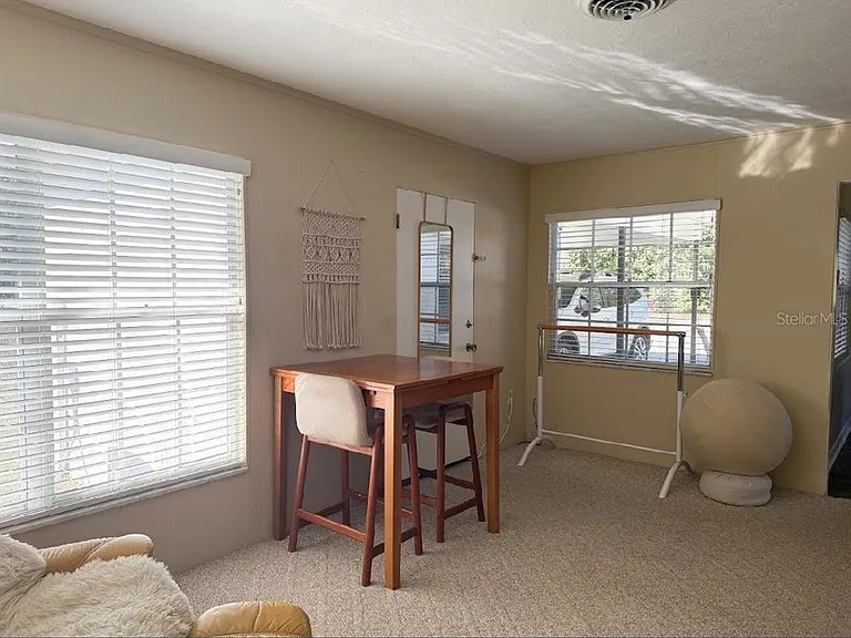 305 SE 10th Ave — Photo 10