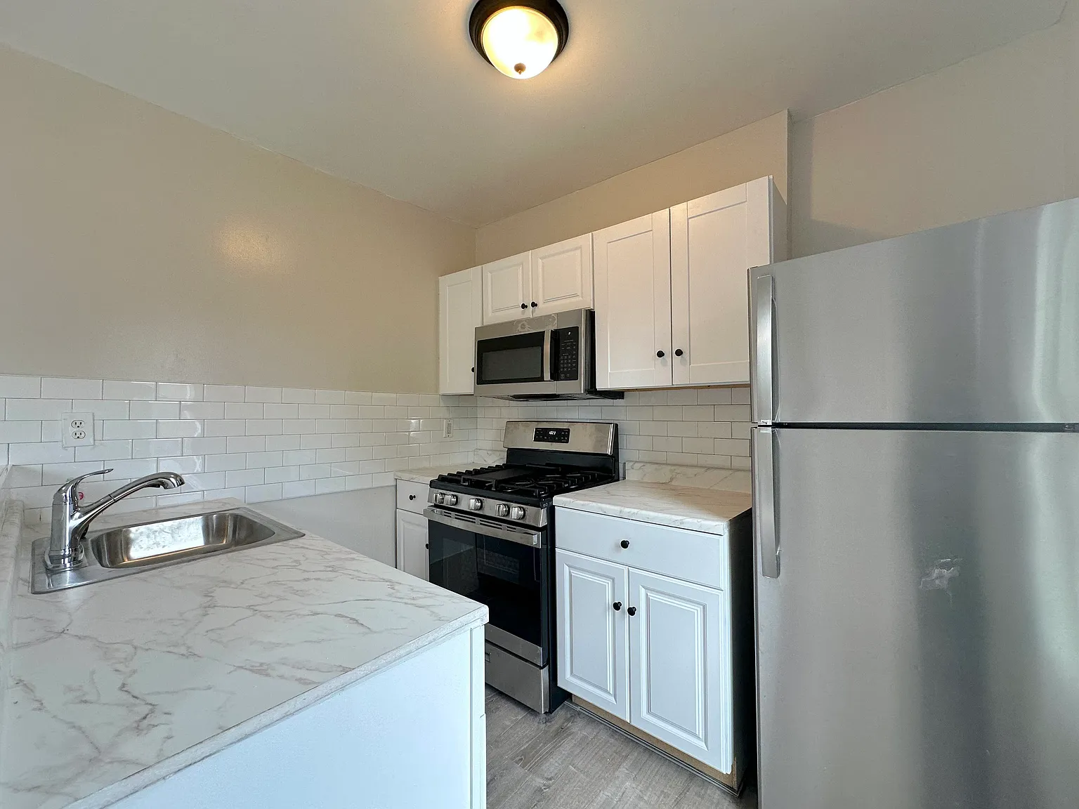2 bed, 900 sqft, $1,800 — Photo 3