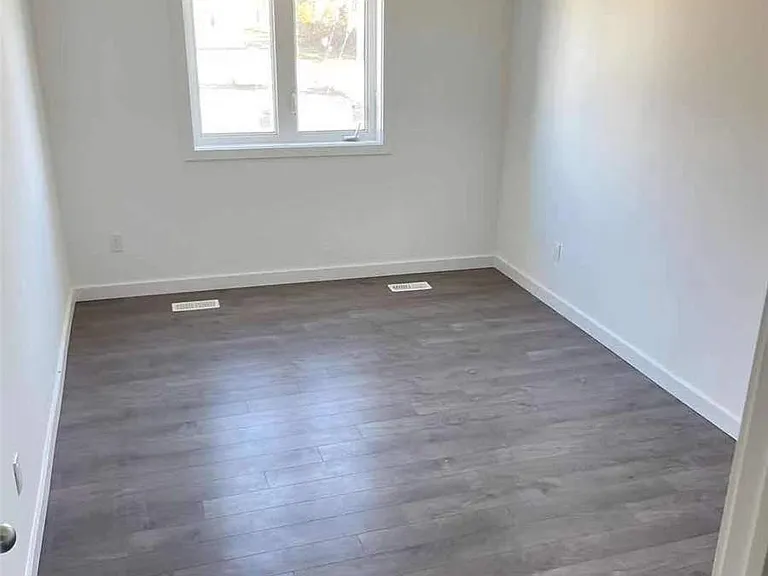 414 Alberta St — Photo 5