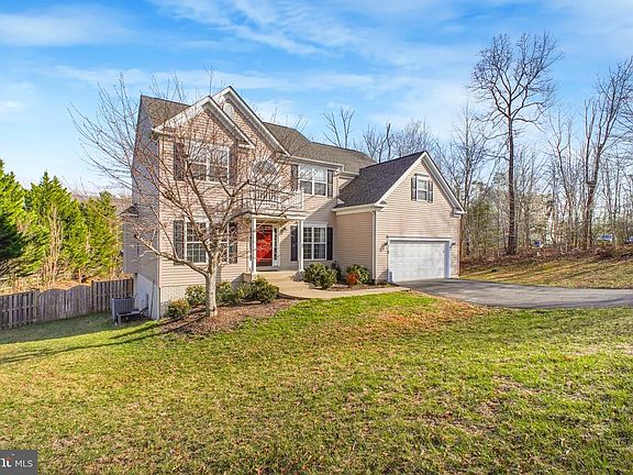 3rd image of 15 Piney Hill Ln