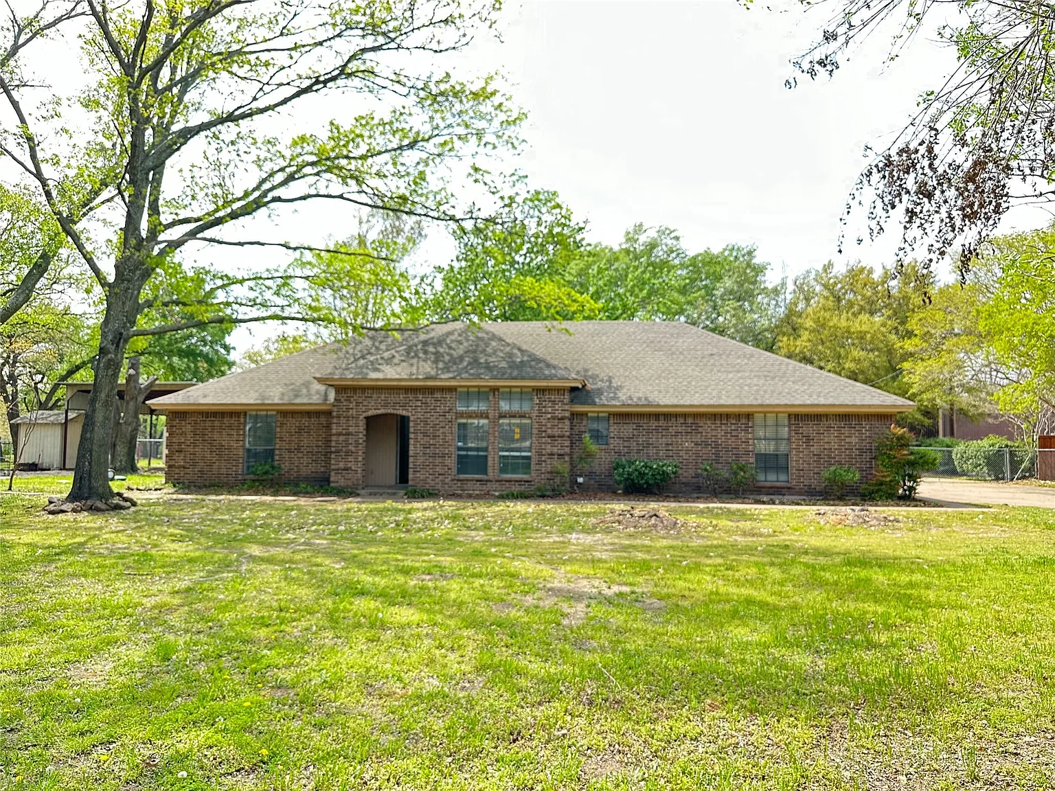 3 bed, 2.0 bath, 1958 sqft, $4,000 — Photo 1