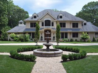 4 Old Post Ln, Saint James, NY 11780