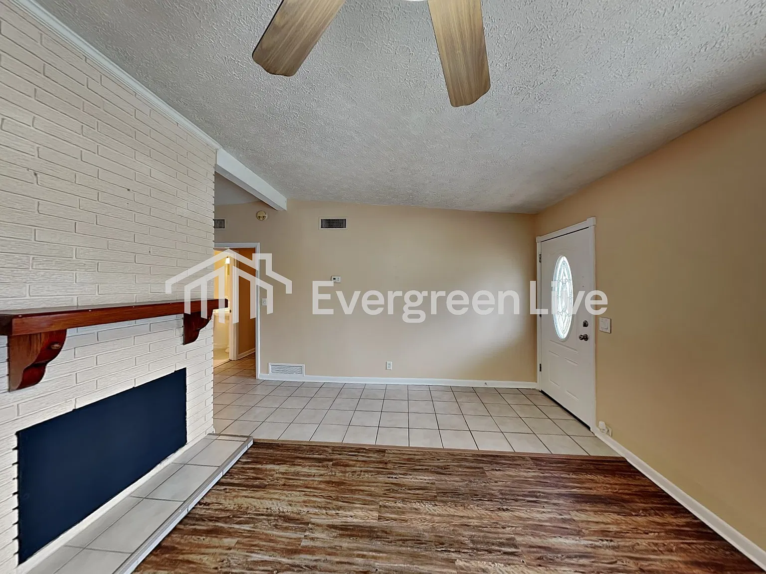 3 bed, 2.0 bath, 1270 sqft, $1,545 — Photo 2