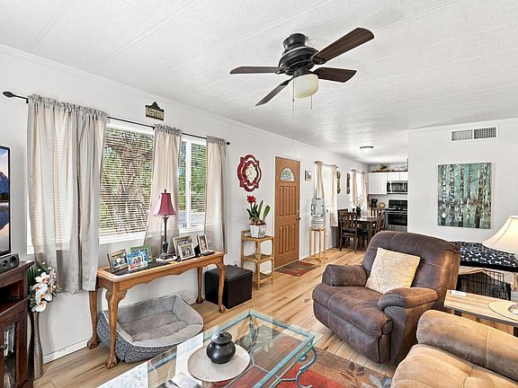 2nd image of 301 N Titel St