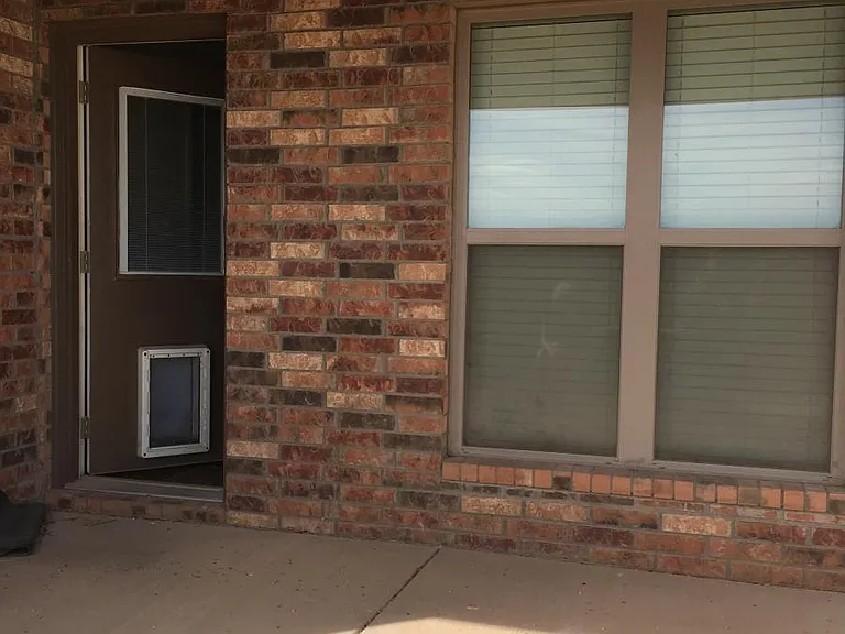 covered patio and doggie door!!