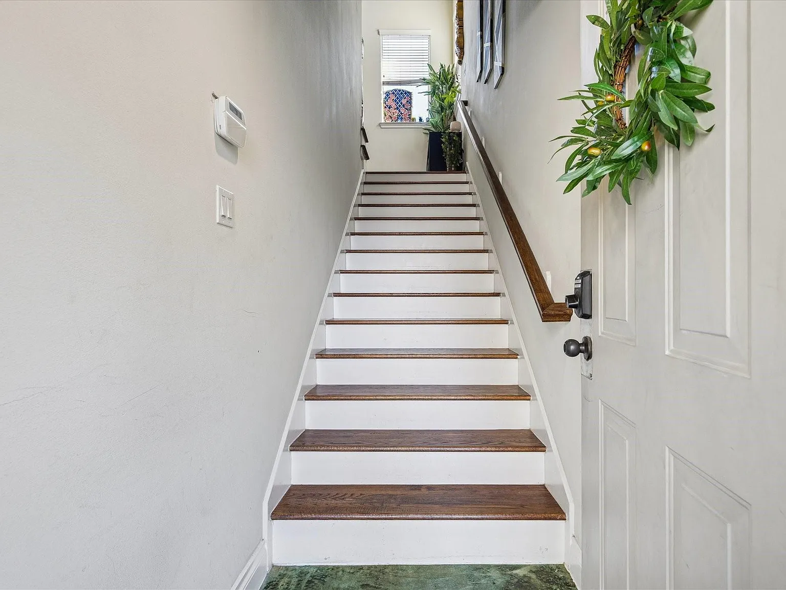 2 bed, 2.5 bath, 2318 sqft, $2,550 — Photo 3