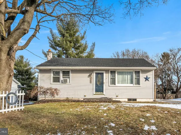 1913 Sterretts Gap Ave, Carlisle, PA 17013