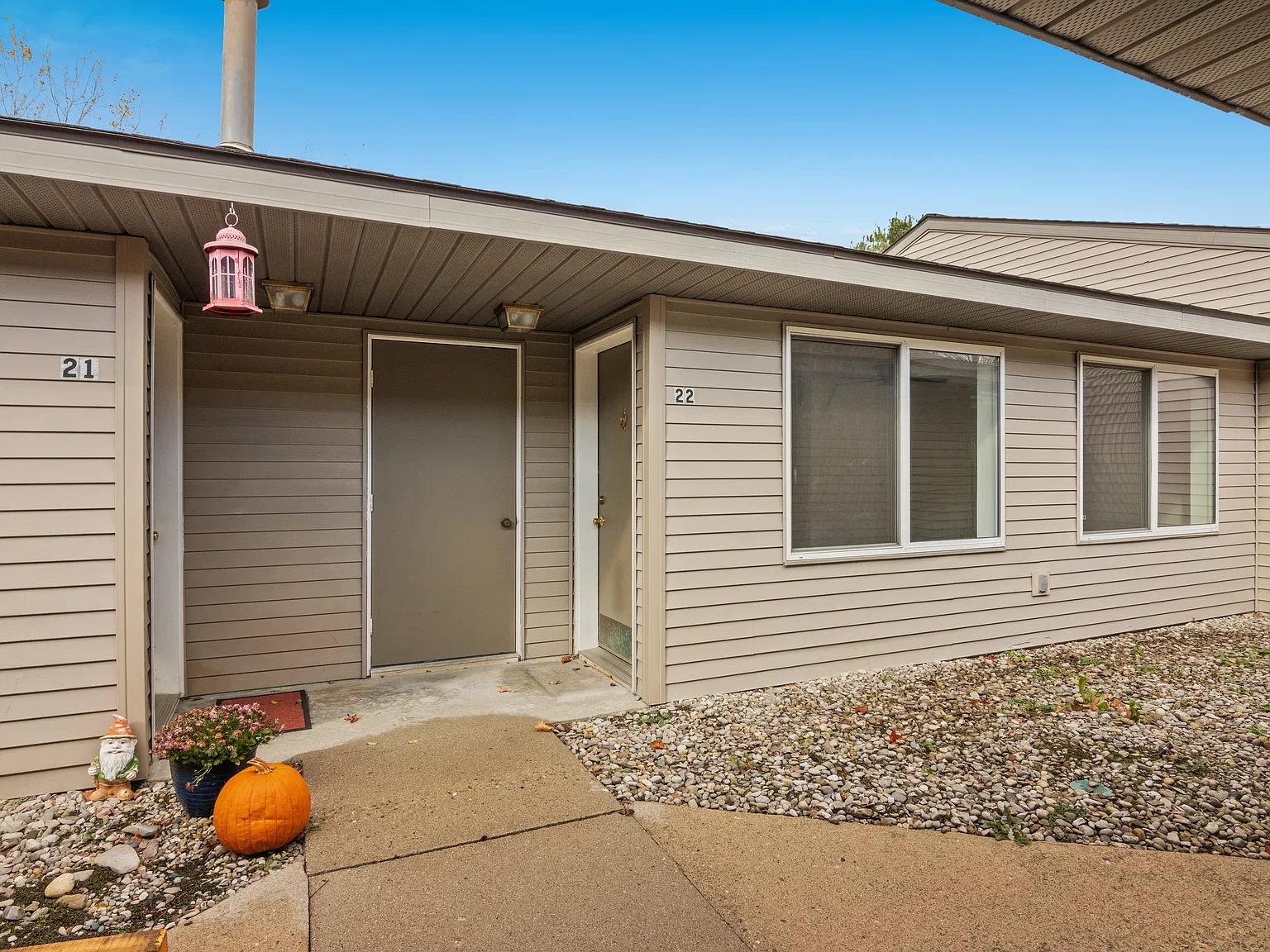 5361 Gray Rd — Photo 2