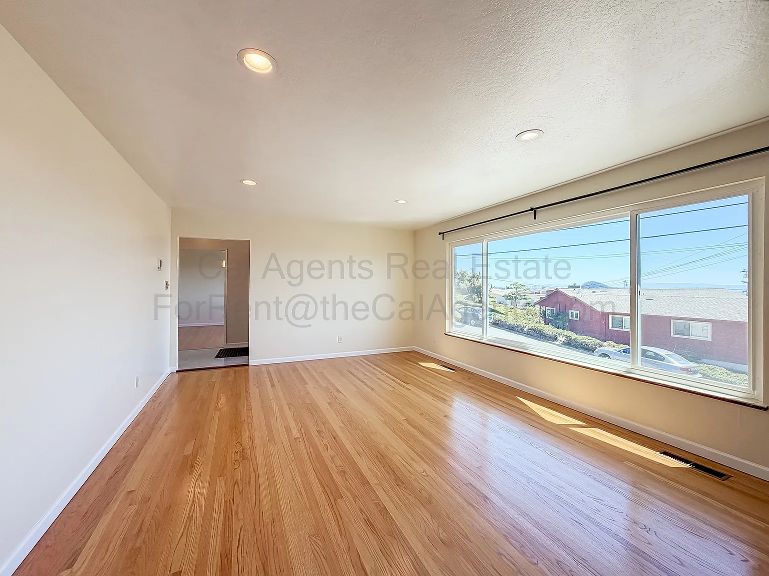 3 bed, 2.5 bath, 1800 sqft, $4,700 — Photo 2