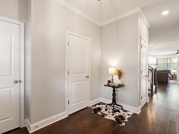 3rd image of 3037 Sassafras Ln