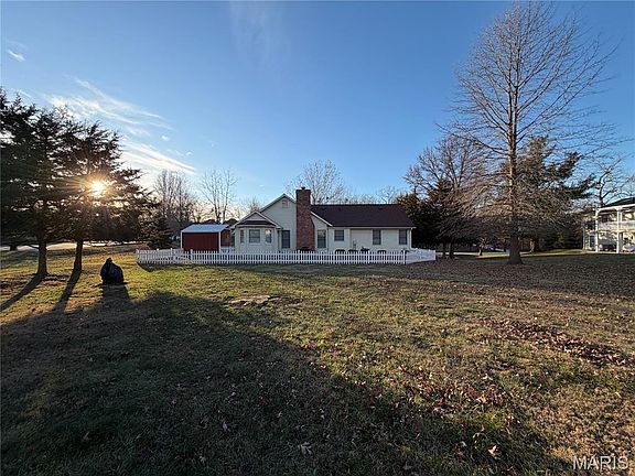 3rd image of 35 Sherwood Estates Ave