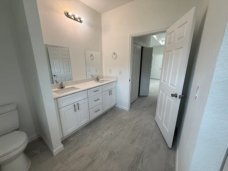 2523 Cloras St — Photo 11