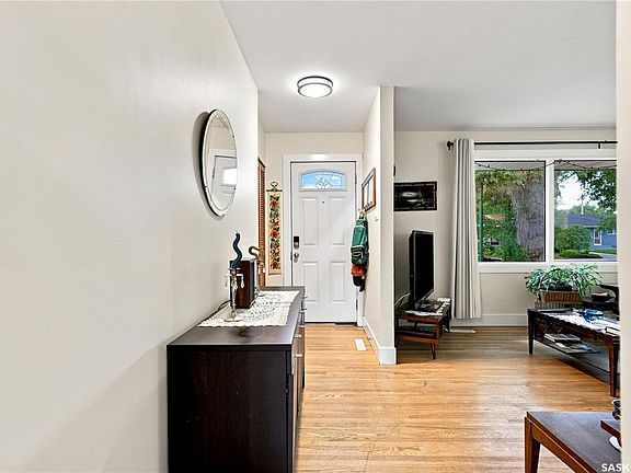 2nd image of 1706 Ewart AVENUE