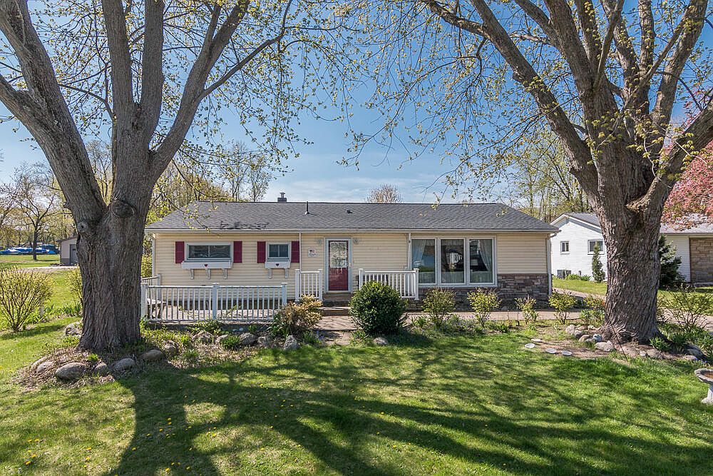 55569 Resort Rd, Three Rivers, MI 49093 Zillow