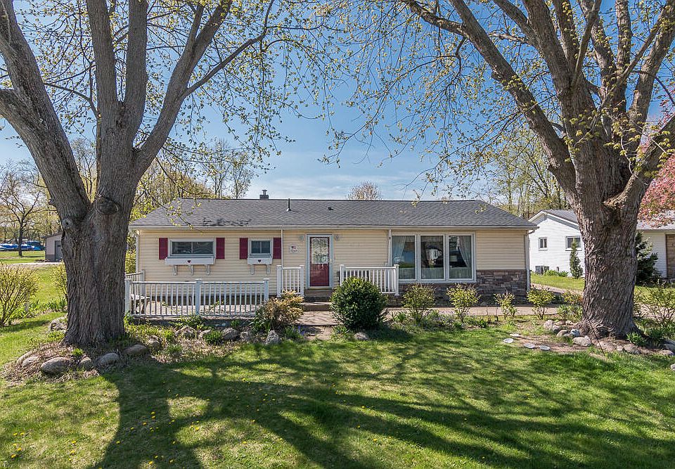 55569 Resort Rd, Three Rivers, MI 49093 Zillow