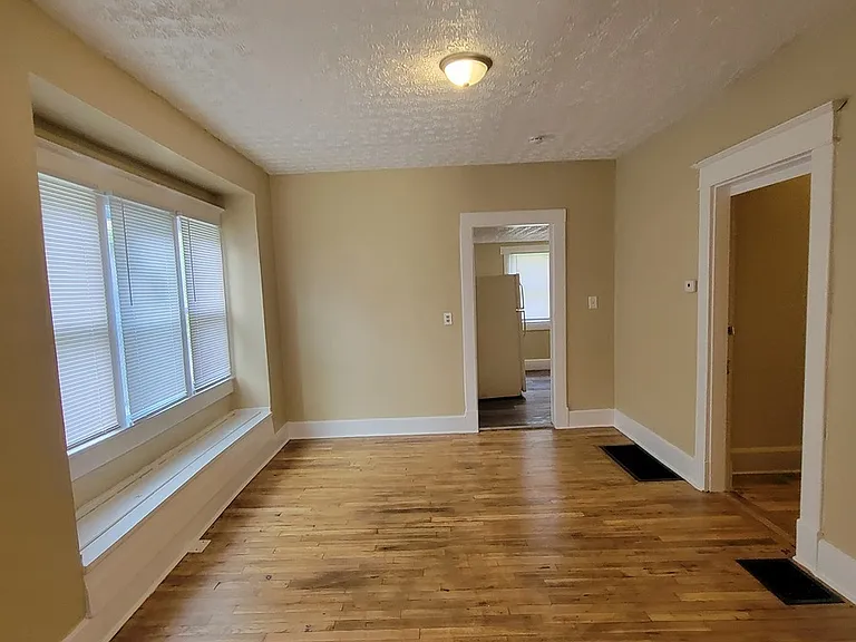 534 N Alton Ave — Photo 5