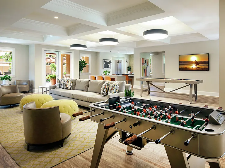 Las Palmas Apartment Homes — Photo 11