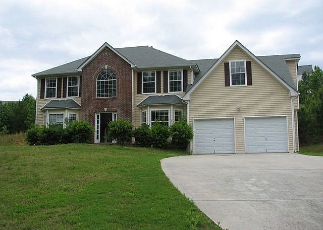Lovely & large traditional home