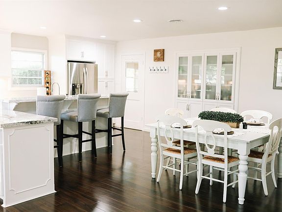 5th image of 322 Maedell Way