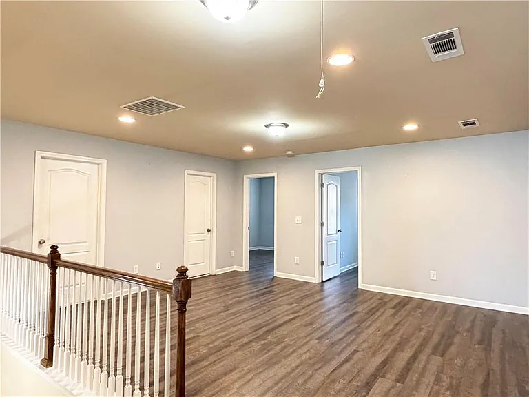 3712 Brockenhurst Dr — Photo 2