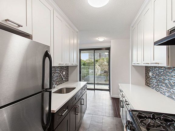 2nd image of 216 Rockaway Ave #4