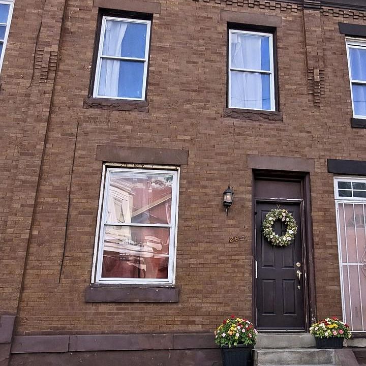 1st image of 2827 N Judson St