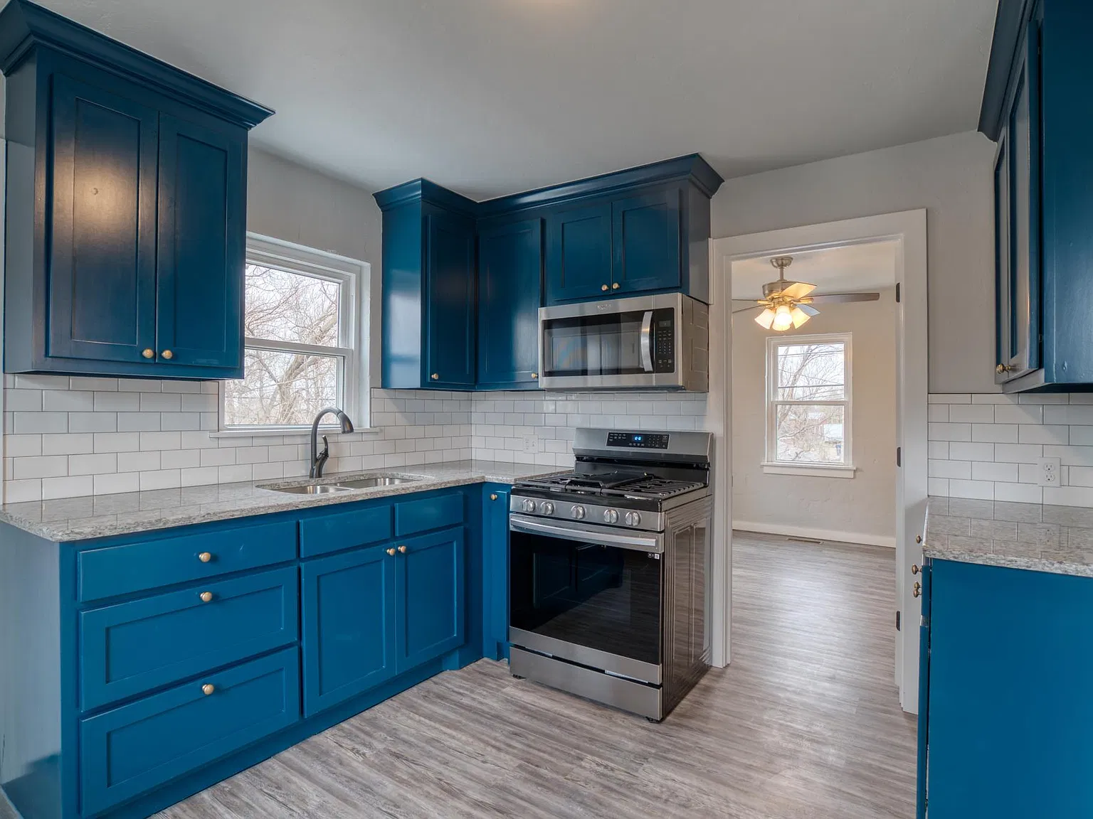 2 bed, $995 — Photo 2
