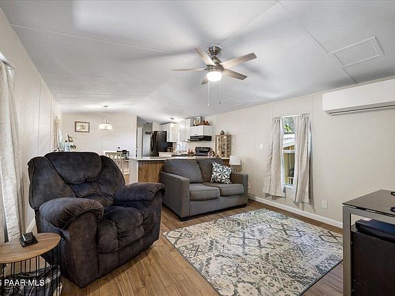 3rd image of 689 Whipple St #8