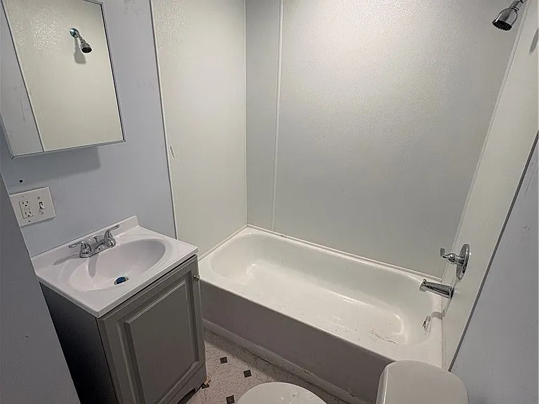 233 Laird Ave — Photo 10