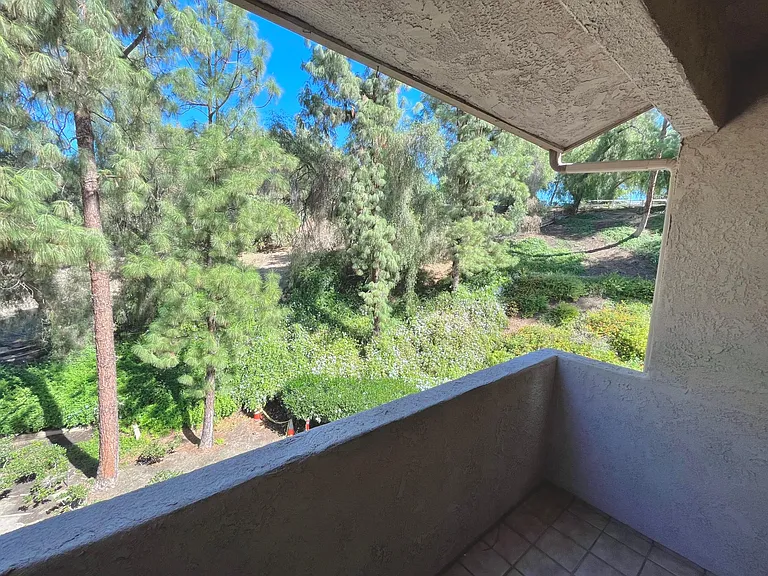 7130 Woodlake Ave #G — Photo 16