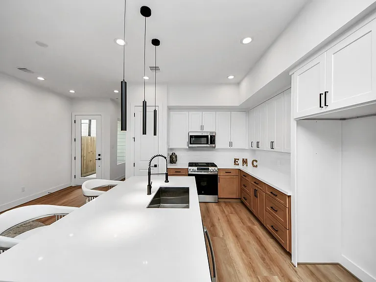 505 Middle St — Photo 9