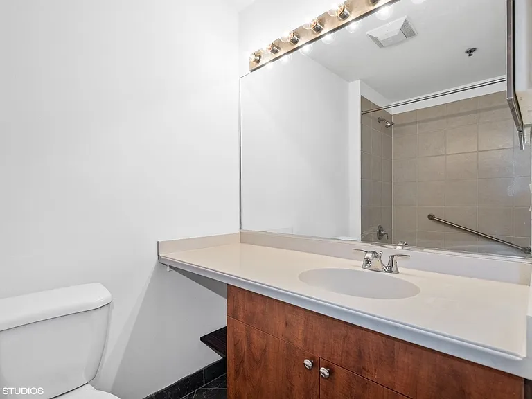 1735 W Diversey Ave #504 — Photo 11