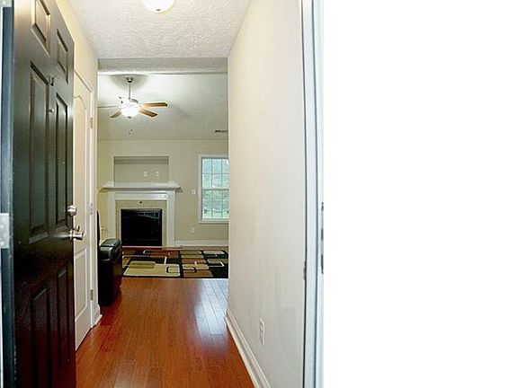 3rd image of 165 Maria Dr