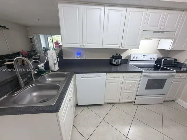 9610 NW 2nd St, Hollywood, FL