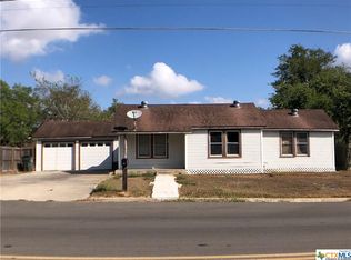 306 W South Line St, Karnes City, TX 78118