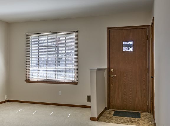 5th image of 620 E 65th St
