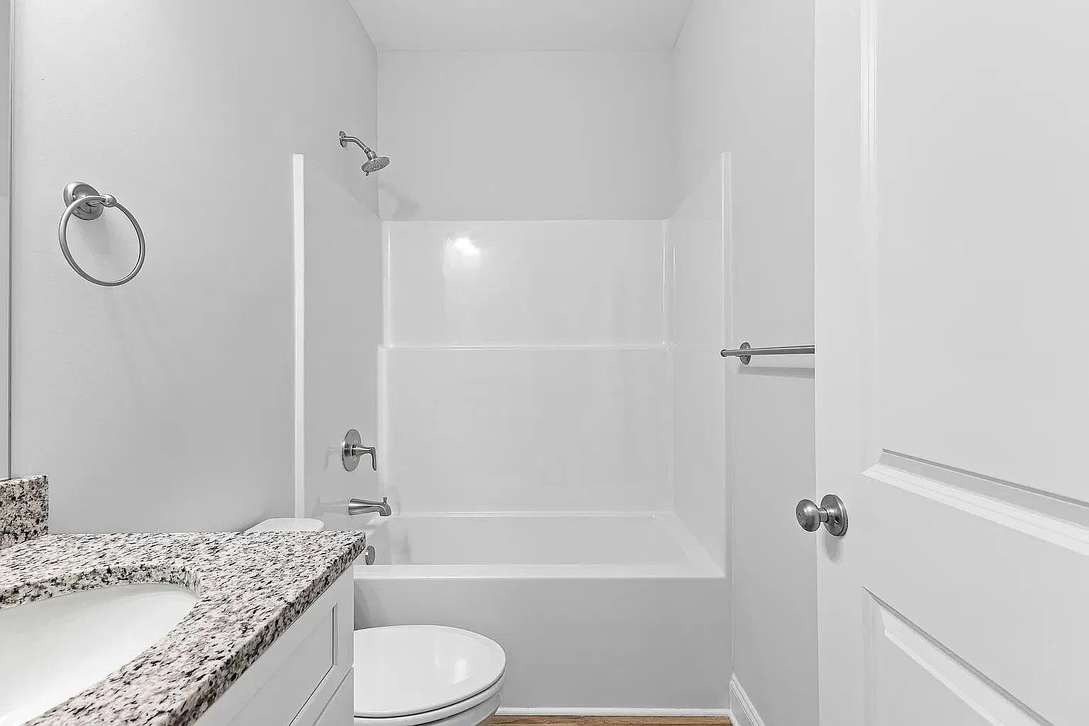 205 Lenox Cir — Photo 4