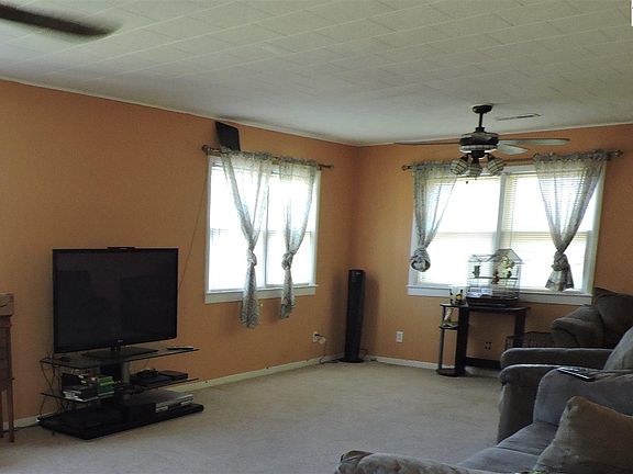 3rd image of 2713 Saint Elmo Dr