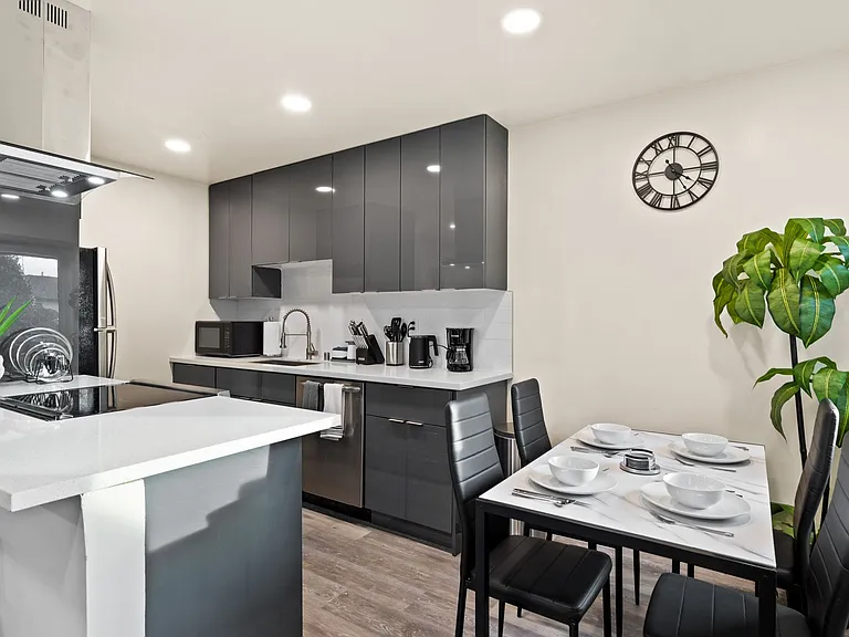 Dunster Dr Apartments, Five Minute Walk to Downtown Campbell — Photo 8