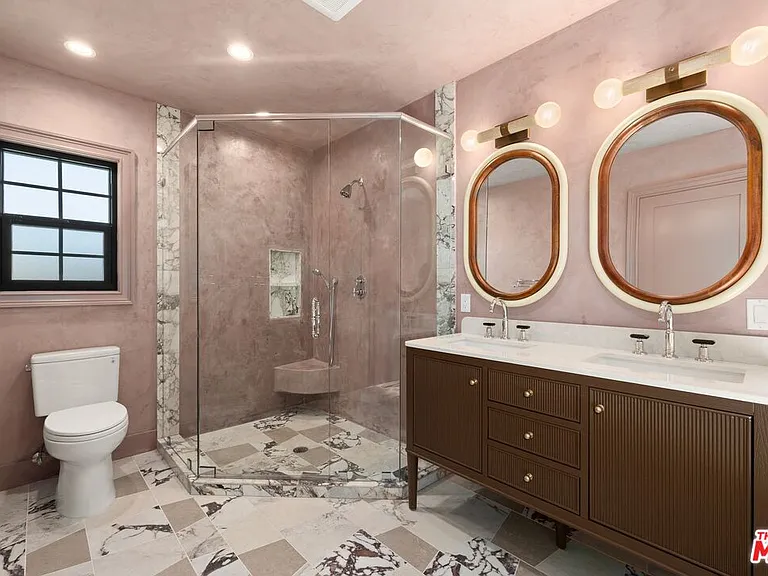 211 S Formosa Ave — Photo 11