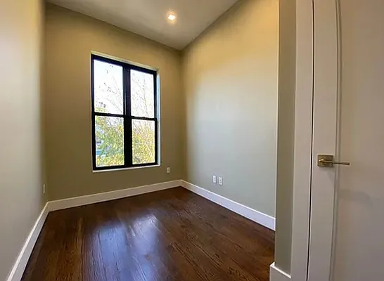 Rented by EXR | media 4