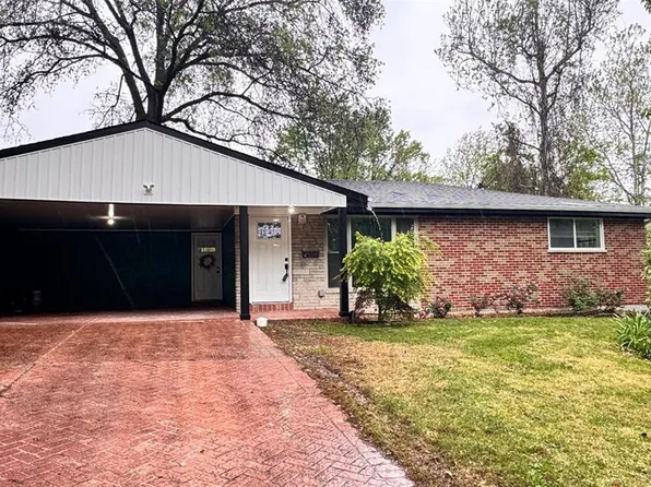 8517 Walton Woods Ct, Saint Louis, MO 63114