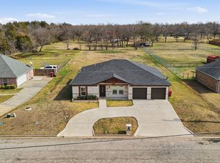 2204 Albert Broadfoot St, Bonham, TX 75418