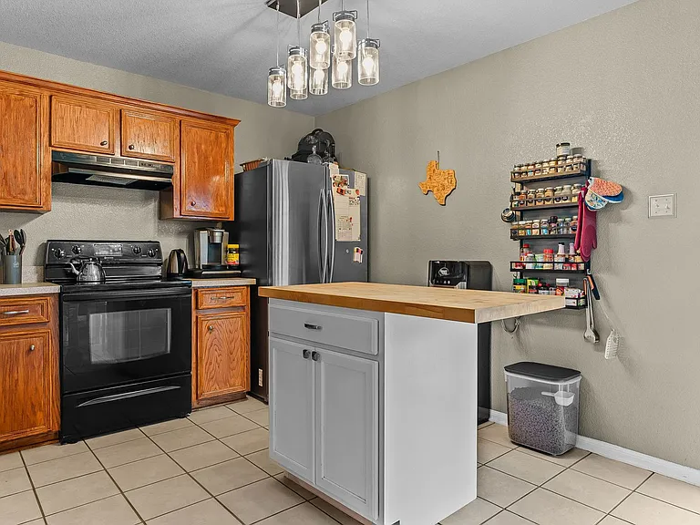 2500 Waterfall Dr — Photo 9