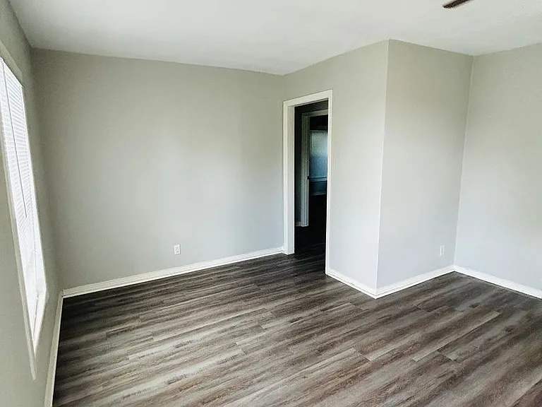 4623 Memorial Dr — Photo 4
