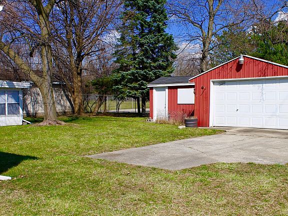 3rd image of 7637 Woodmar Ave