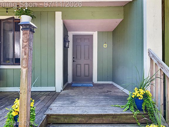 5th image of 310 N Van Rd
