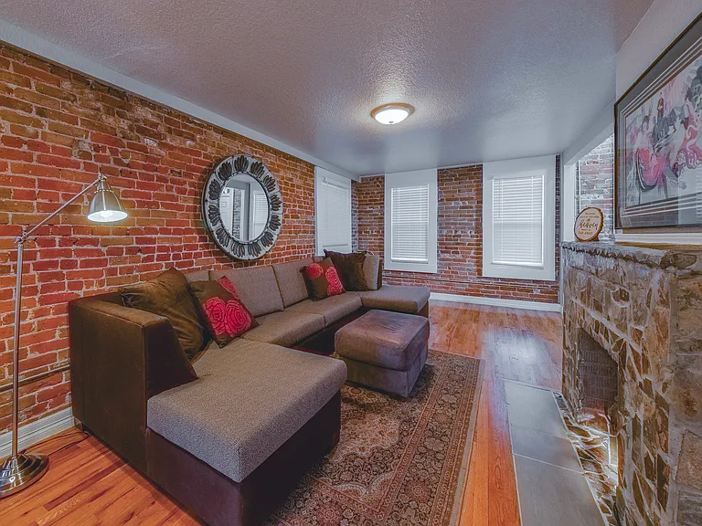 863 Mariposa St — Photo 40
